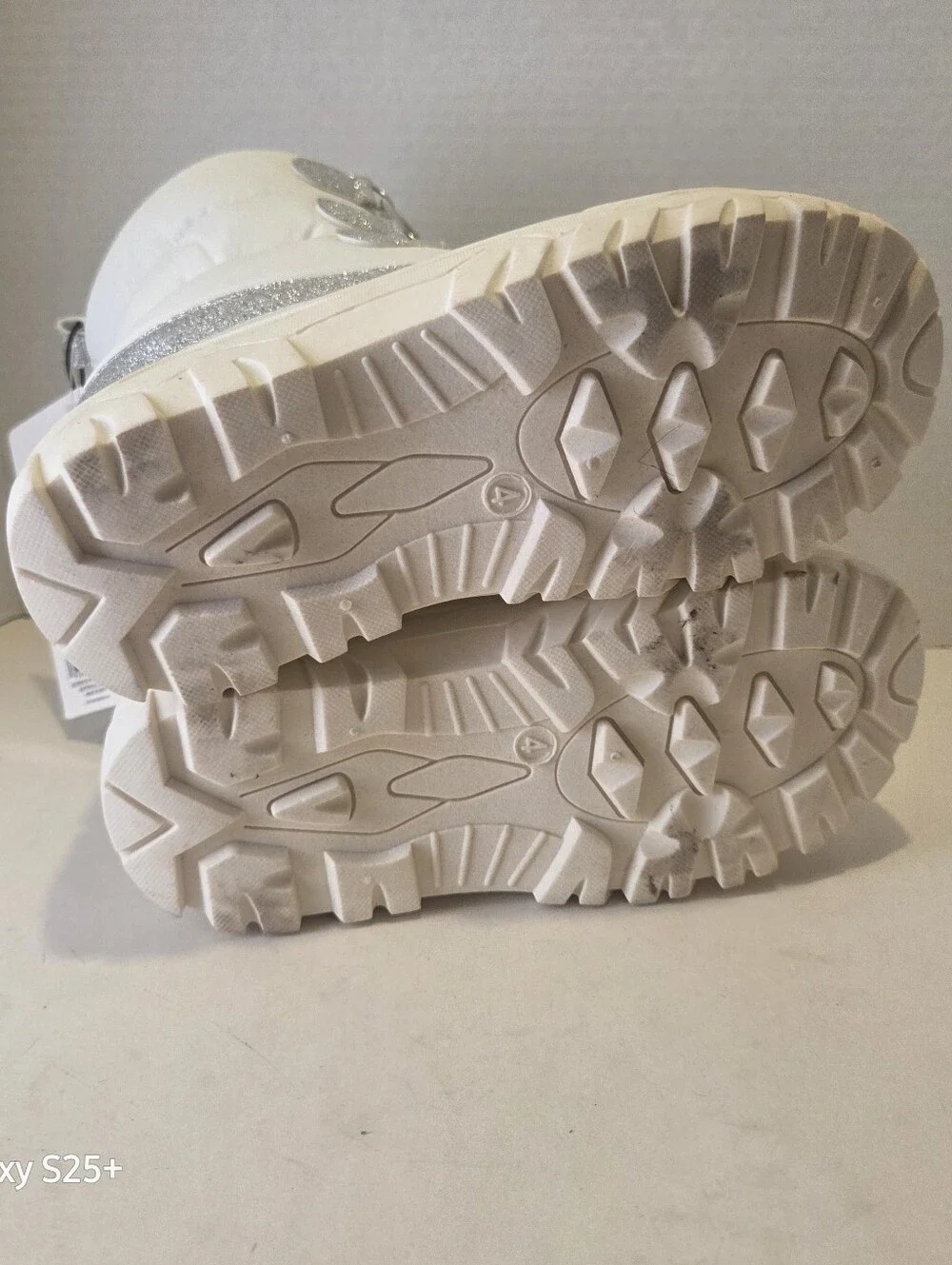 Girls White And Silver Sparkle Snow Boots Size 4 Members Mark NEW WITH TAGS